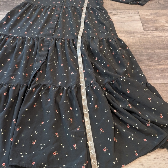 Levi's Black and White Tiered Midi Dress with Puff Sleeves - Picture 10 of 10